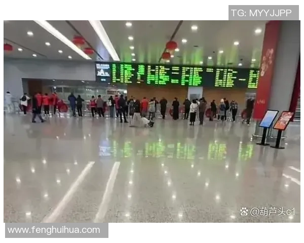 球员赛后感谢粉丝热情接机，机场变“球迷海”